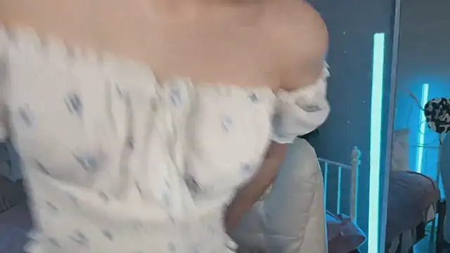  Vikky Moon  online show from June 16, 2026, 12:54 am