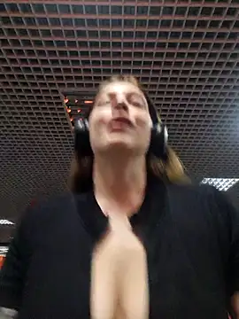 Bella Gloria online show from September 16, 2025, 5:25 pm