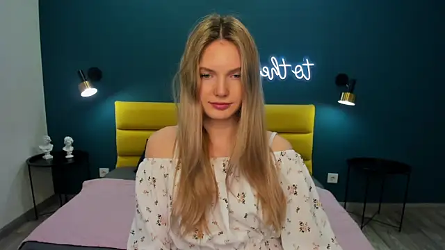 EvelineAmore online show from April 28, 2026, 8:41 am