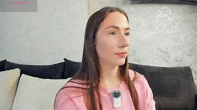 Kira mindnes online show from November 28, 2025, 6:35 am