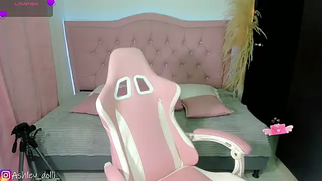 Snapshot of Ashley_dolll chatting on July 21, 2026, 9:05 pm Ashley dolll online show from July 21, 2026, 9:05 pm