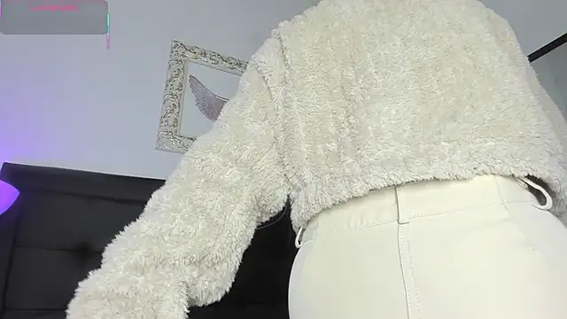 Lola Blondie online show from September 25, 2025, 12:00 pm