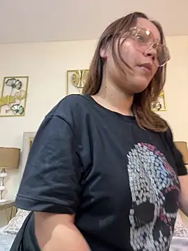 SophiaQueens online show from April 26, 2026, 8:17 pm