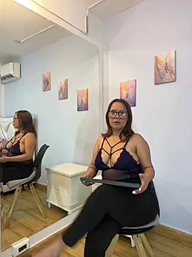 SophiaQueens online show from June 19, 2026, 9:09 pm