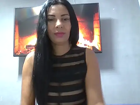 DaphneRosses online show from September 10, 2025, 2:05 pm