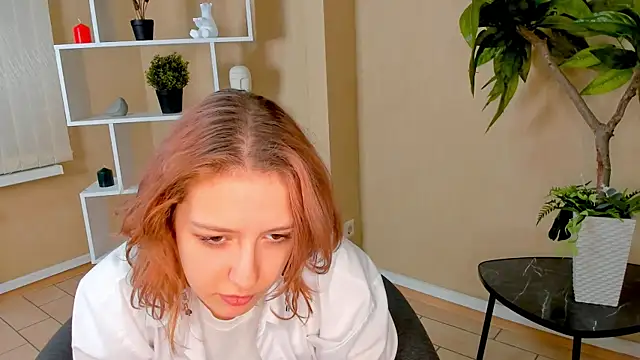 Snapshot of EsmeDecoursey chatting on March 8, 2025, 8:14 pm EsmeDecoursey online show from March 8, 2025, 8:14 pm