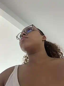AlesiaCooper online show from May 22, 2026, 2:20 am