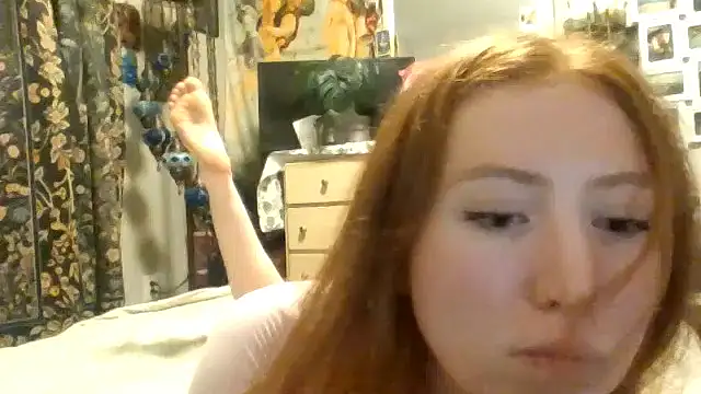 RedGingerSnapz online show from August 5, 2026, 1:32 am