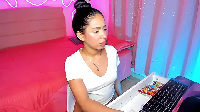 Snapshot of Vickysth chatting on March 21, 2026, 11:19 pm Vickysth online show from March 21, 2026, 11:19 pm