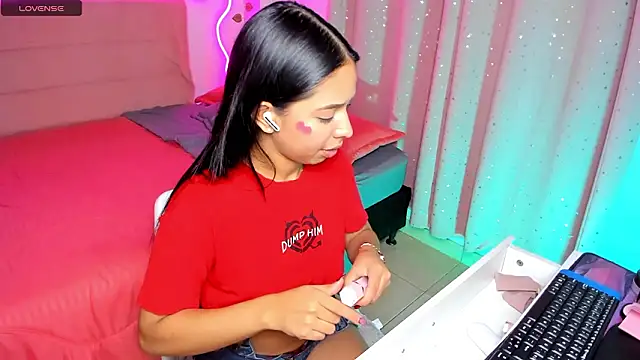 Snapshot of Vickysth chatting on March 9, 2026, 11:30 pm Vickysth online show from March 9, 2026, 11:30 pm