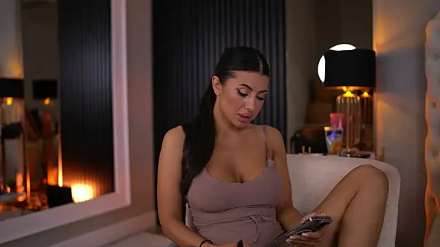 Snapshot of TanyaVonDe chatting on July 6, 2026, 6:21 pm TanyaVonDe online show from July 6, 2026, 6:21 pm