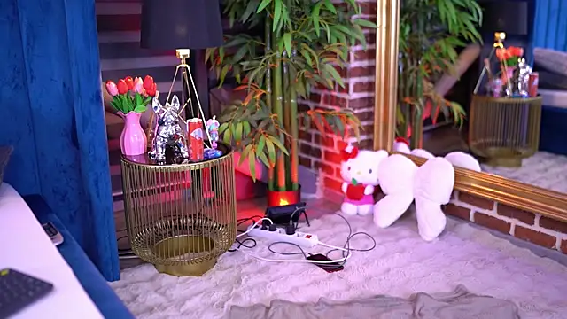 Snapshot of TanyaVonDe chatting on February 13, 2026, 6:41 pm TanyaVonDe online show from February 13, 2026, 6:41 pm