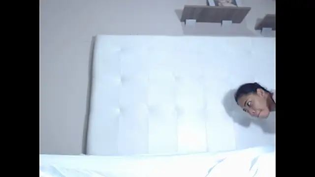 willow smitt online show from September 14, 2025, 12:49 pm