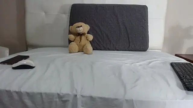 willow smitt online show from October 4, 2025, 12:28 pm