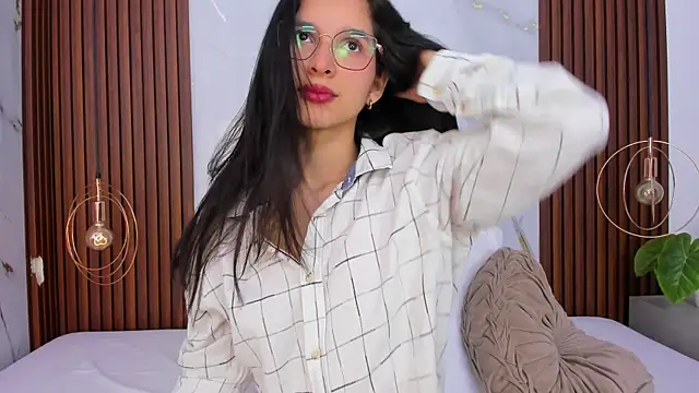 lucianasmith  online show from August 4, 2026, 8:24 pm