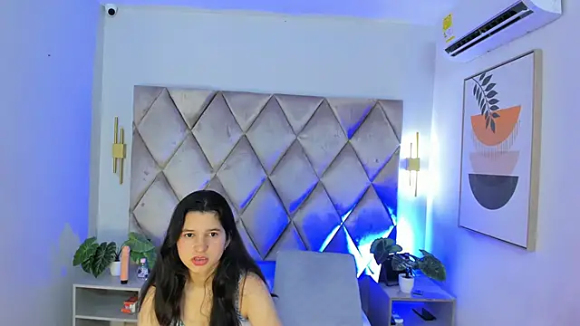 lucianasmith  online show from March 15, 2025, 12:02 pm