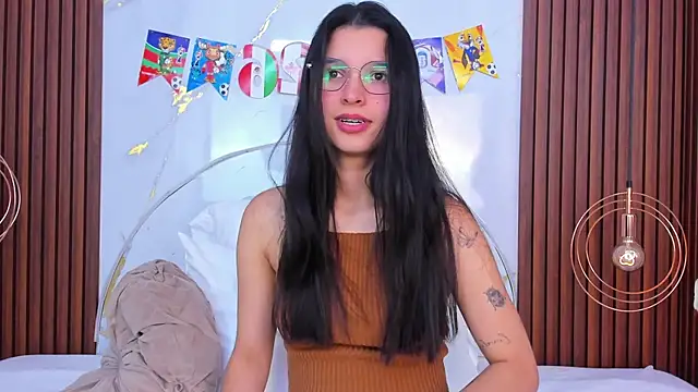 lucianasmith  online show from July 9, 2026, 8:52 pm