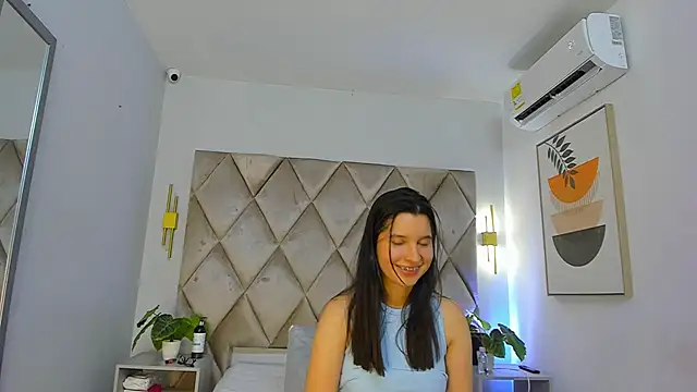 lucianasmith  online show from March 22, 2025, 2:58 pm