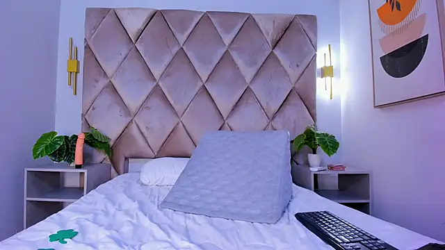 lucianasmith  online show from March 17, 2025, 4:22 pm