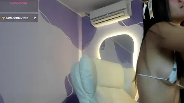 auroracute02 online show from September 10, 2025, 1:10 pm