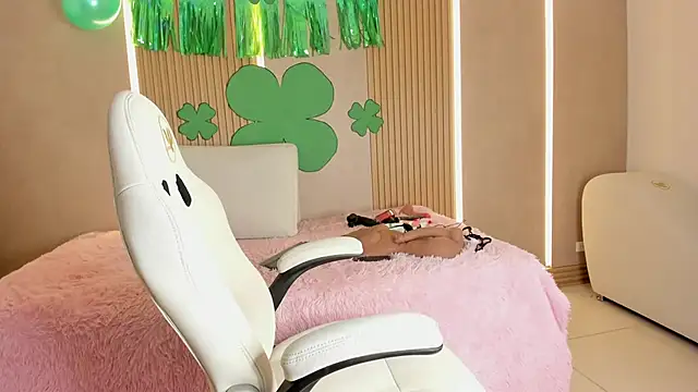 Snapshot of stephany_summer chatting on March 17, 2026, 7:39 pm stephany summer online show from March 17, 2026, 7:39 pm