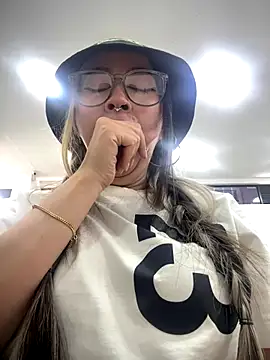 VictoriaGerard Pink online show from October 16, 2025, 4:48 pm