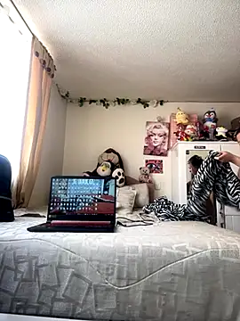 VictoriaGerard Pink online show from September 24, 2025, 2:12 pm