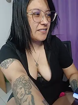 Snapshot of DaniPoison chatting on June 25, 2026, 9:42 pm DaniPoison online show from June 25, 2026, 9:42 pm