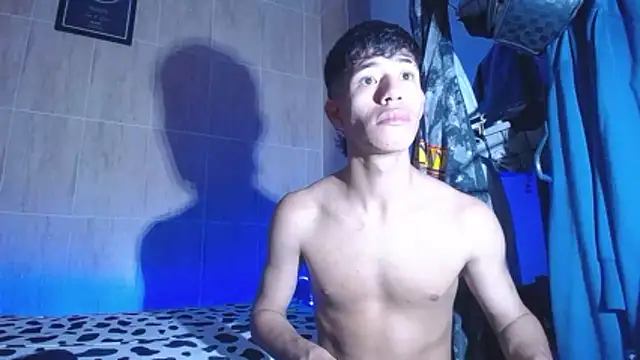 dareck 18 online show from January 14, 2026, 7:39 pm