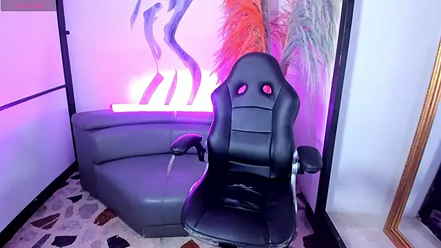 VanessaScott  online show from October 23, 2025, 5:50 am