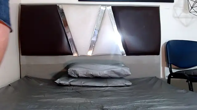 alexsandra kiss online show from November 19, 2025, 11:21 am