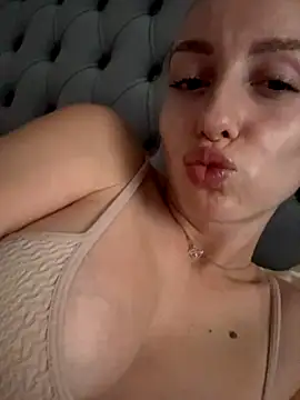 AlexisWhit online show from October 5, 2025, 7:10 am