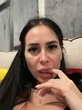 Snapshot of LaraVos chatting on February 16, 2026, 4:49 pm LaraVos online show from February 16, 2026, 4:49 pm