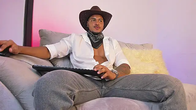 AshtonnSummer online show from October 31, 2025, 6:26 pm