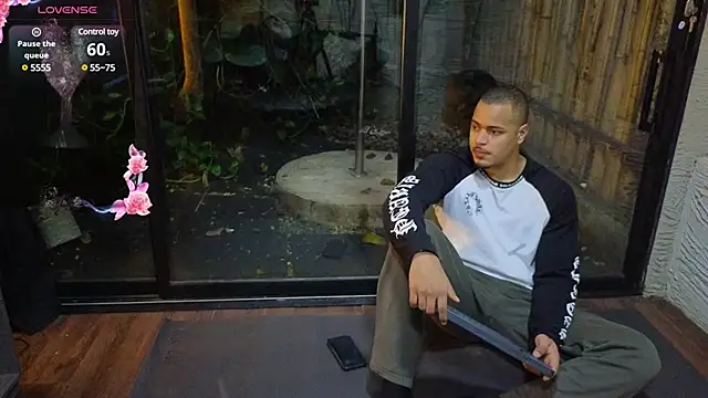 AshtonnSummer online show from March 16, 2025, 11:27 am