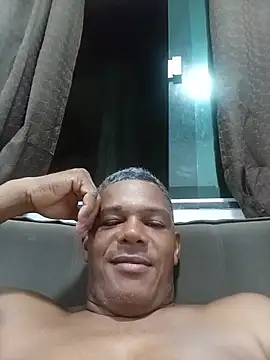 Snapshot of edisantos chatting on August 3, 2026, 10:36 pm edisantos online show from August 3, 2026, 10:36 pm