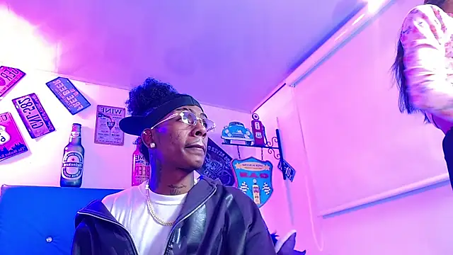 lili roussi online show from November 15, 2025, 12:47 am