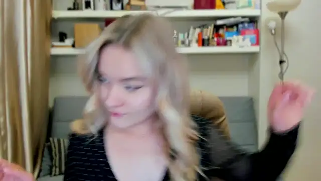 Kara Smith  online show from October 3, 2025, 9:05 pm