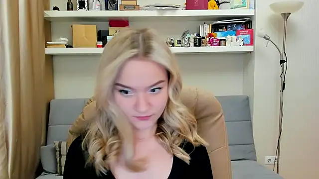 Kara Smith  online show from February 22, 2025, 11:03 pm