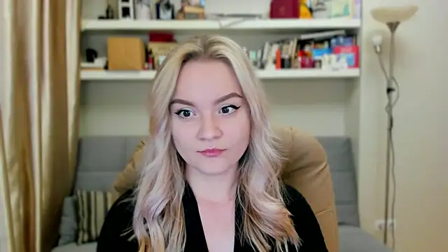 Kara Smith  online show from September 12, 2025, 10:09 pm