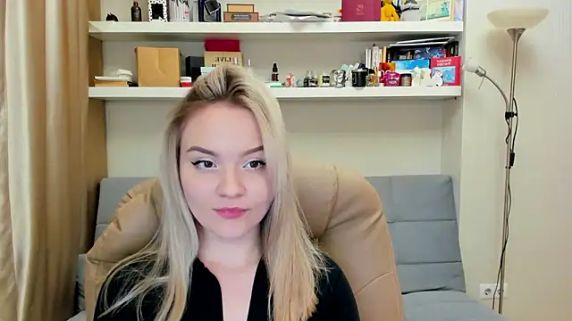 Kara Smith  online show from February 8, 2025, 10:29 pm