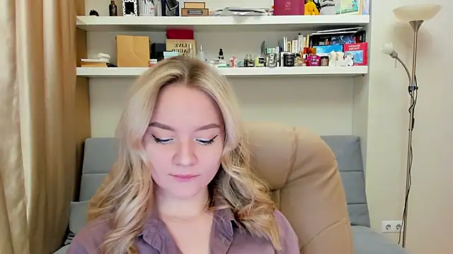 Kara Smith  online show from March 5, 2025, 12:05 am