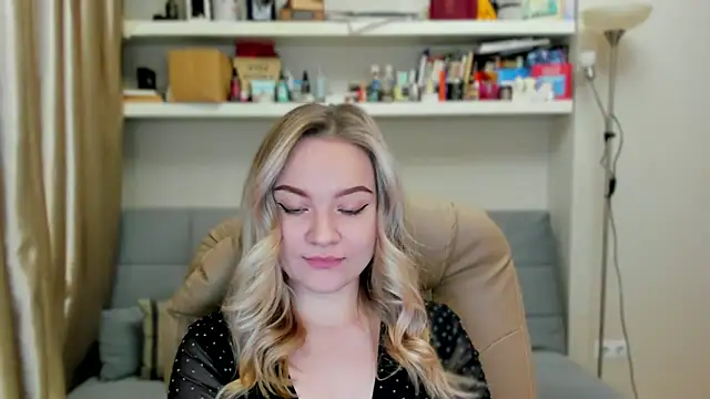 Kara Smith  online show from November 8, 2025, 11:08 pm