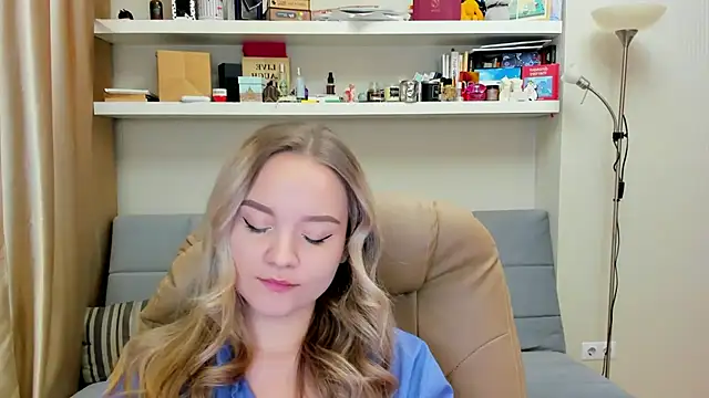 Kara Smith  online show from January 18, 2025, 10:49 pm