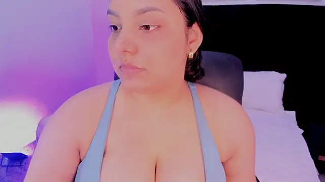 dullce77 online show from July 29, 2026, 7:02 pm