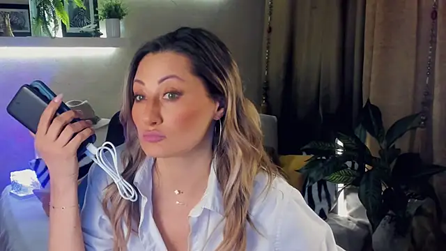SarahAlluring online show from May 1, 2026, 6:13 pm