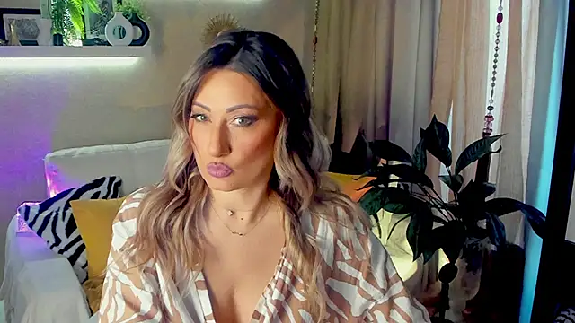 SarahAlluring online show from May 10, 2026, 6:28 am
