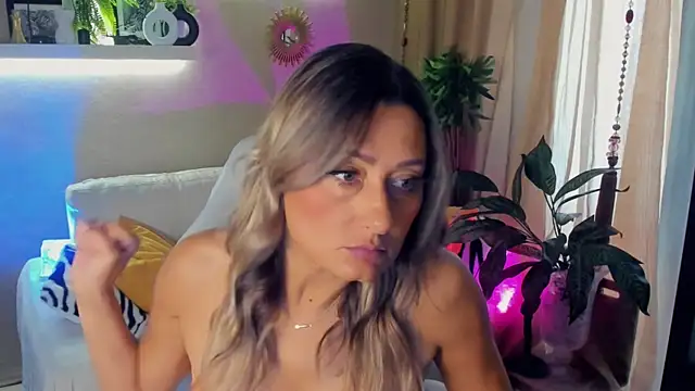 SarahAlluring online show from June 8, 2026, 6:03 am