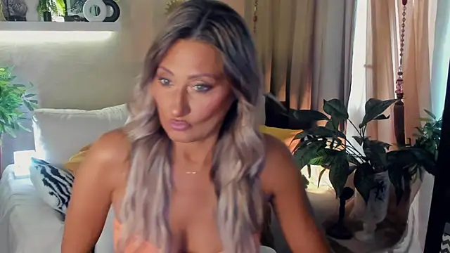 SarahAlluring online show from July 25, 2026, 2:23 pm