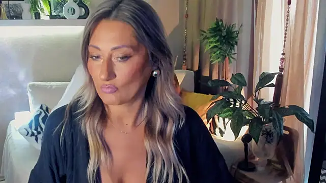 SarahAlluring online show from July 18, 2026, 8:12 am